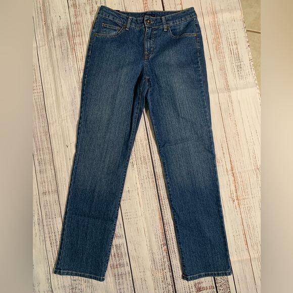 NWT Bandolino jeans. Mandie classic fit. Size 8. - Picture 1 of 8